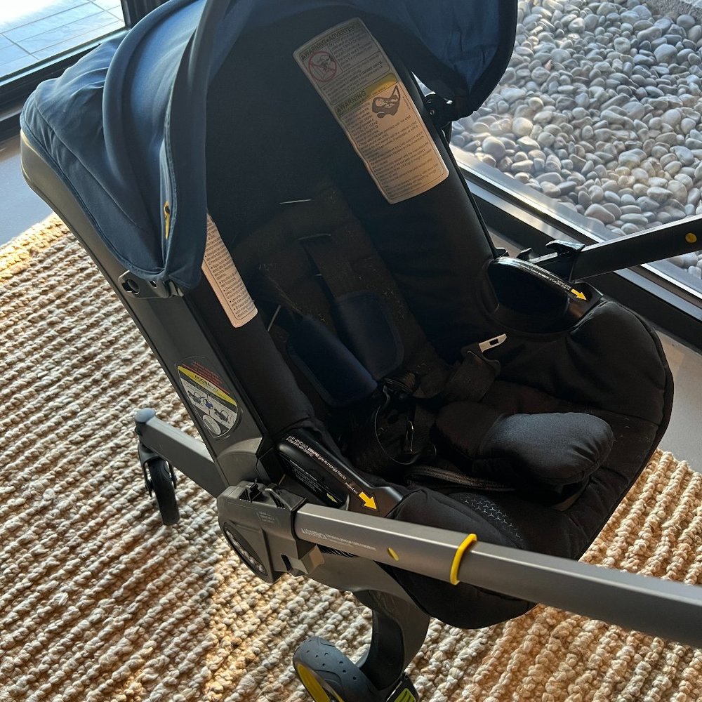 LIke New Doona Convertible Car Seat